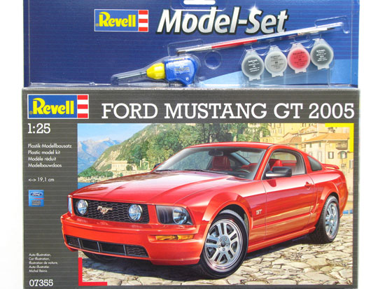 Maquette Revell C07355 Coffret cadeau Ford Mustang GT 2005